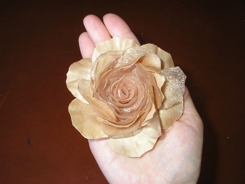 Украшения своими руками: цветы из ткани