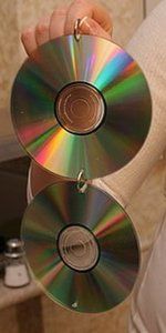 Используем старые диски для штор