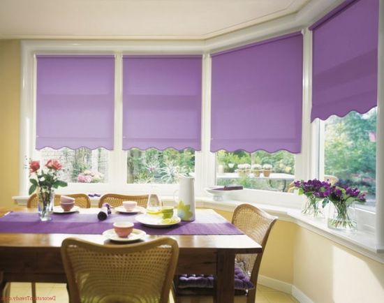 Фиолетовые шторы на кухне